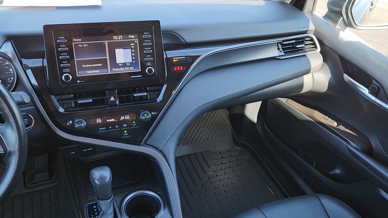 2024 Toyota Camry SE photo 7