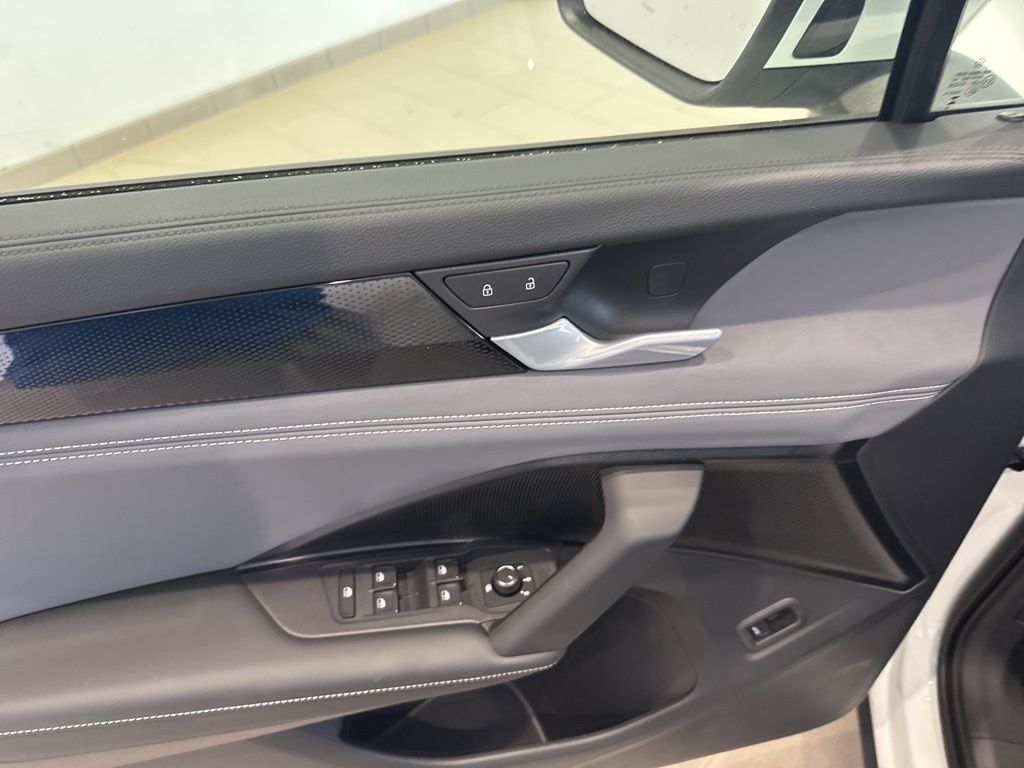 2025 Volkswagen Tiguan SE photo 18