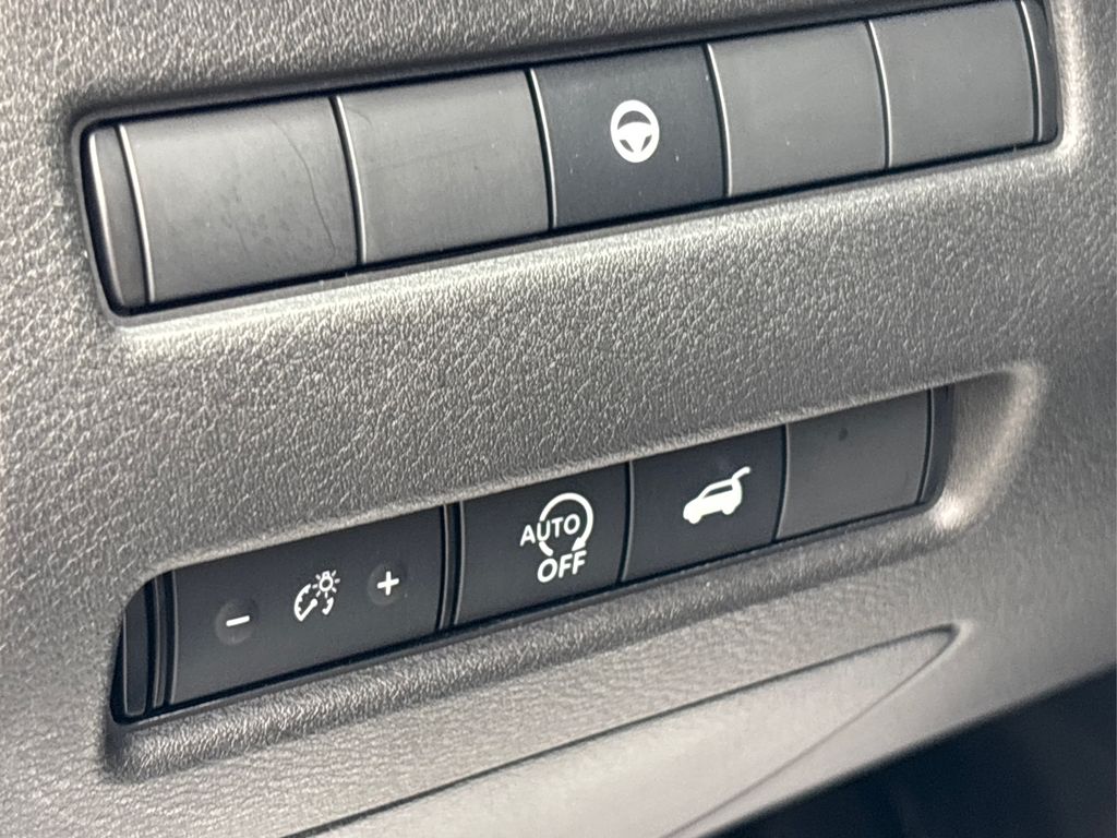 2025 Nissan Rogue SV photo 29