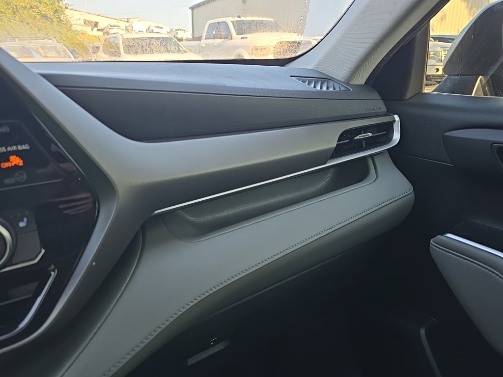 2021 Toyota Highlander XLE photo 24