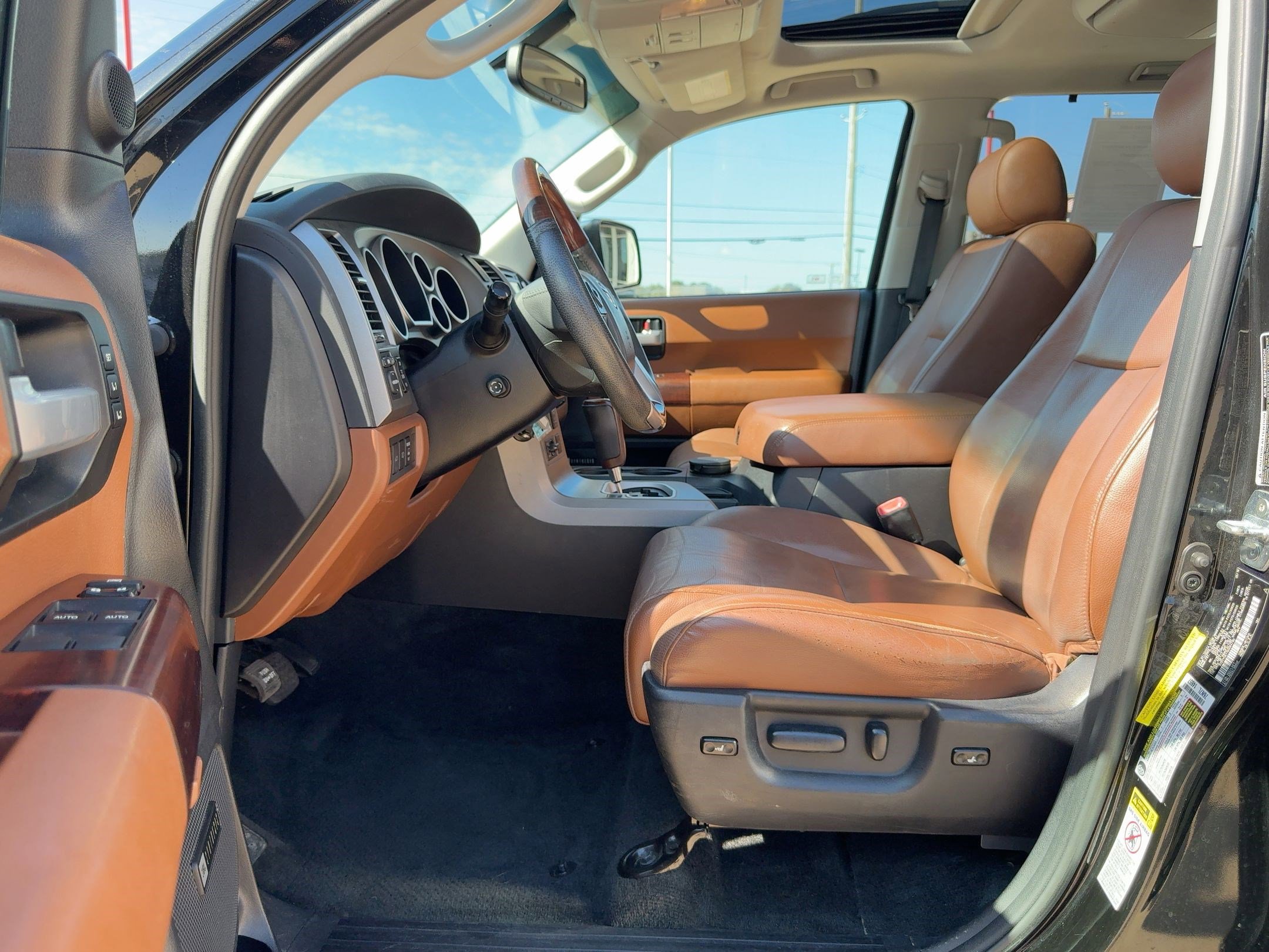 2016 Toyota Sequoia Platinum photo 4