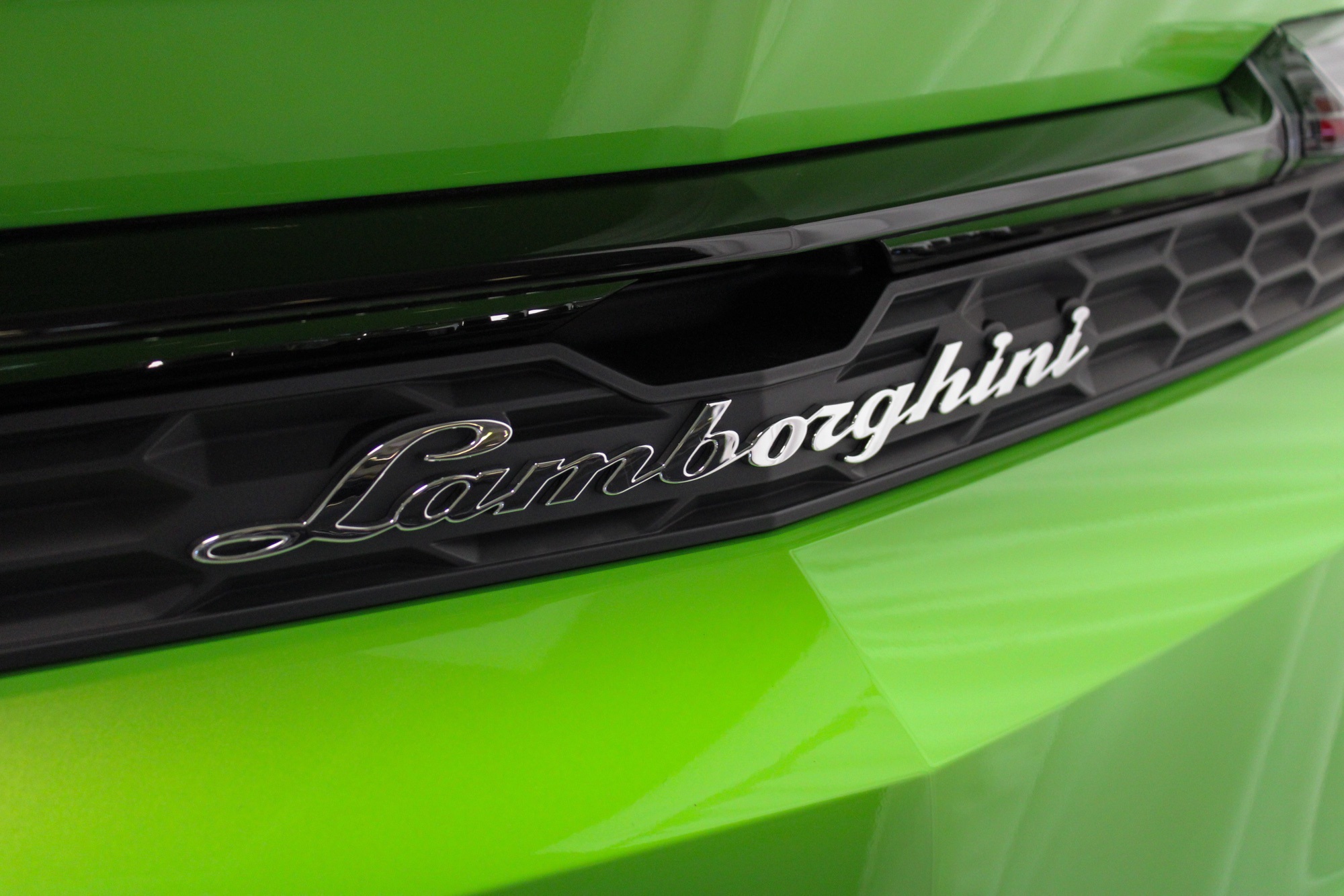 2025 Lamborghini Urus SE photo 13