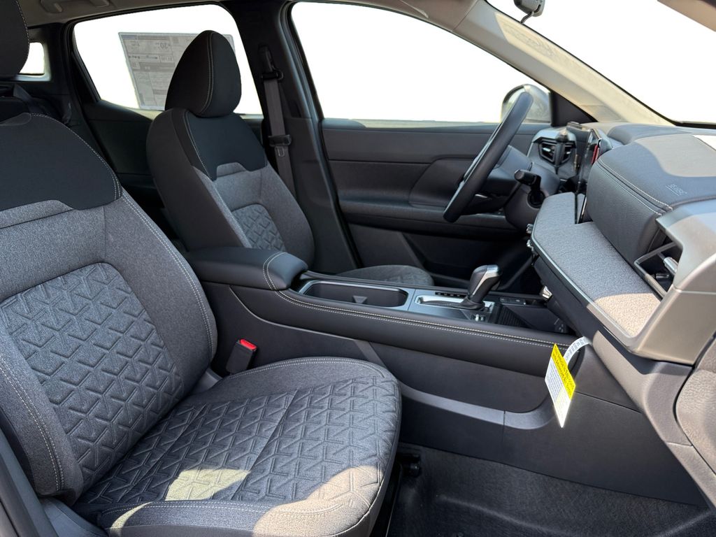 2025 Nissan Kicks SV photo 14