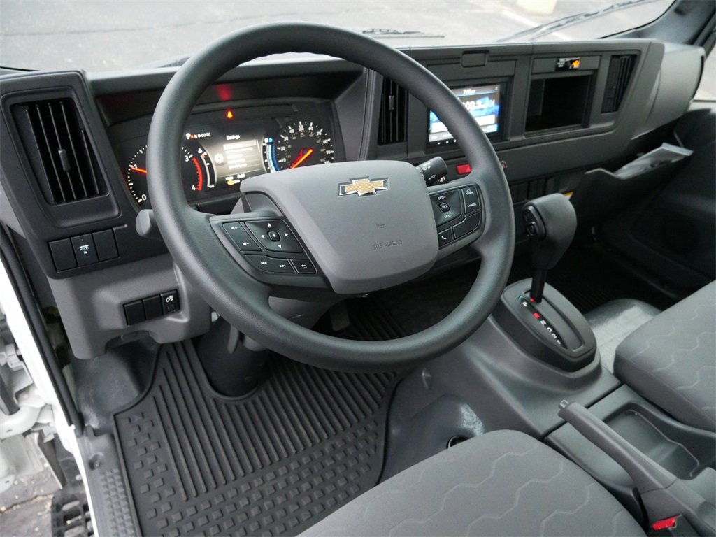 2025 Chevrolet Silverado photo 6