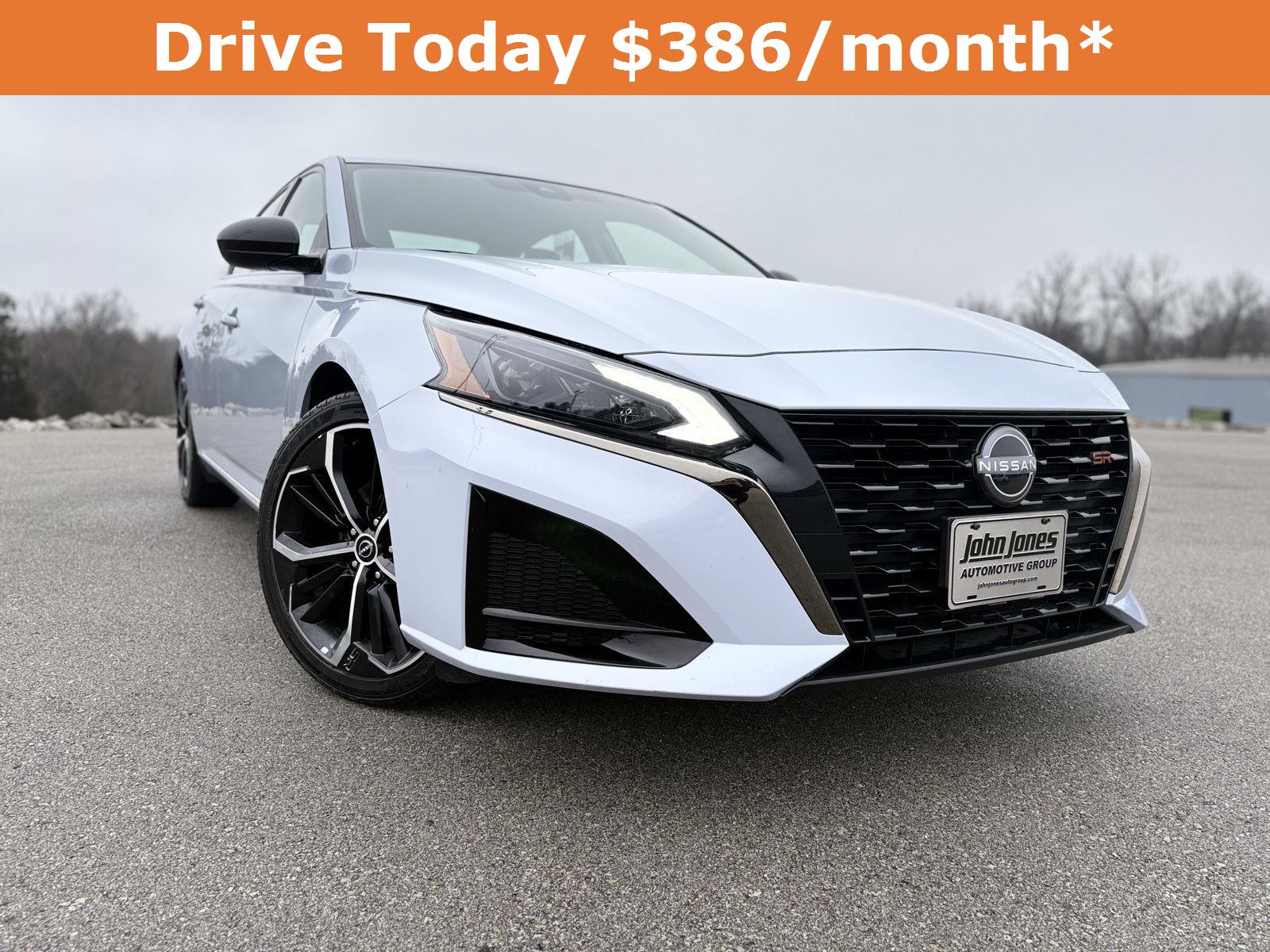 2023 Nissan Altima 2.5 SR photo 2