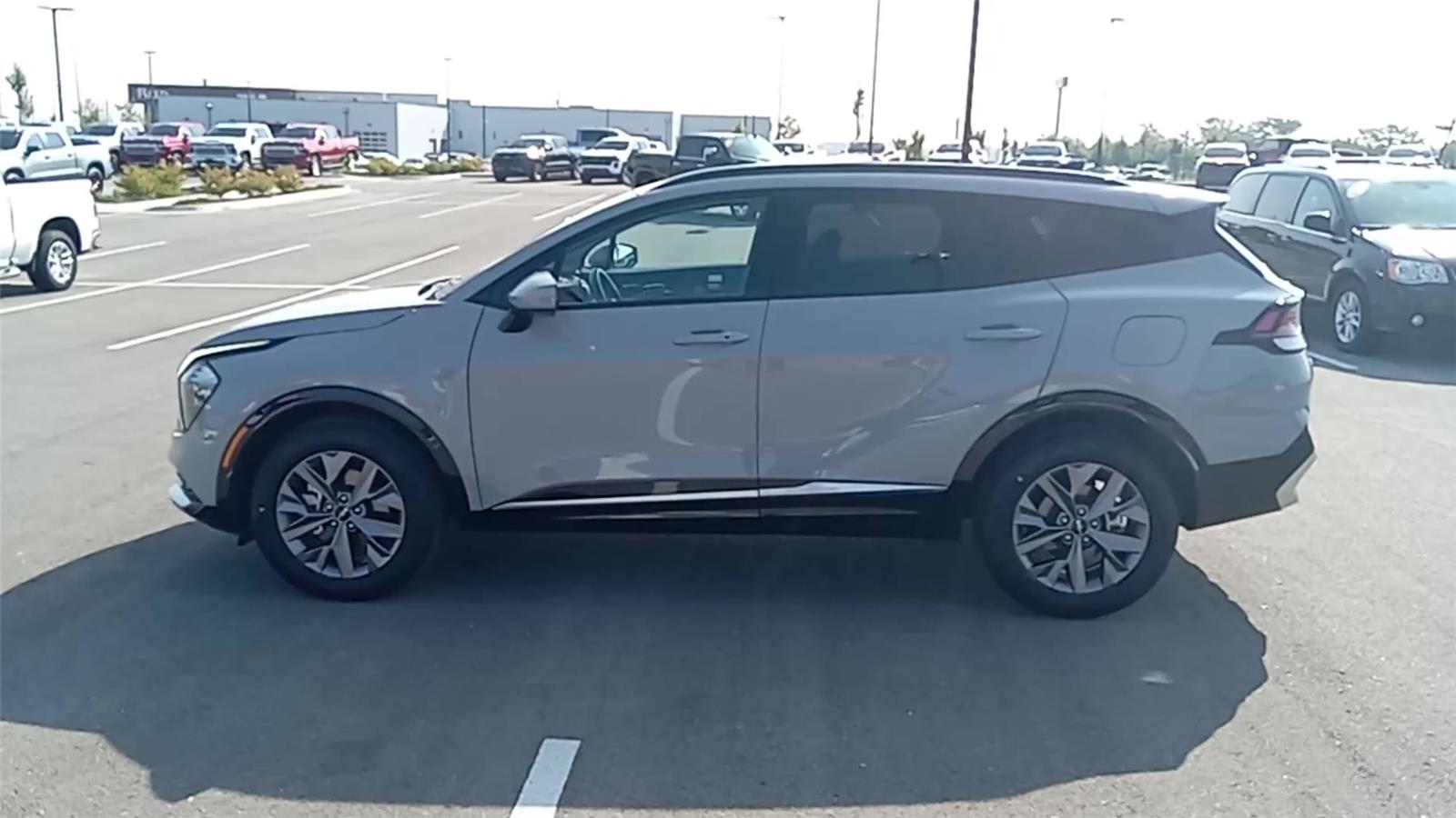 2023 Kia Sportage SX photo 3