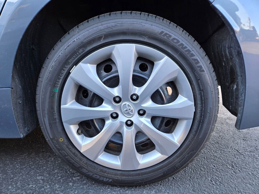 2024 Toyota Corolla LE photo 4