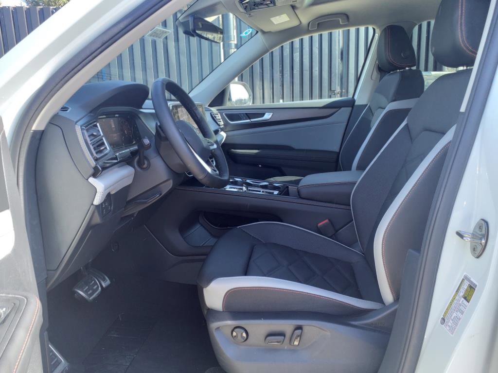 2025 Volkswagen Atlas Peak Edition photo 4