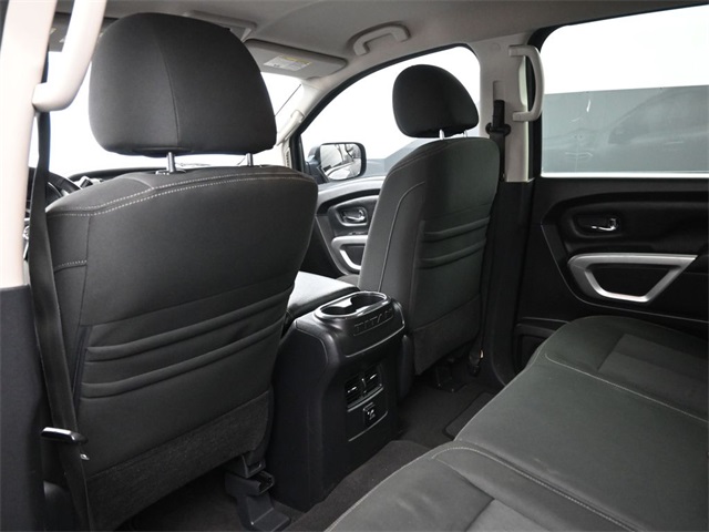 2017 Nissan Titan SV photo 16