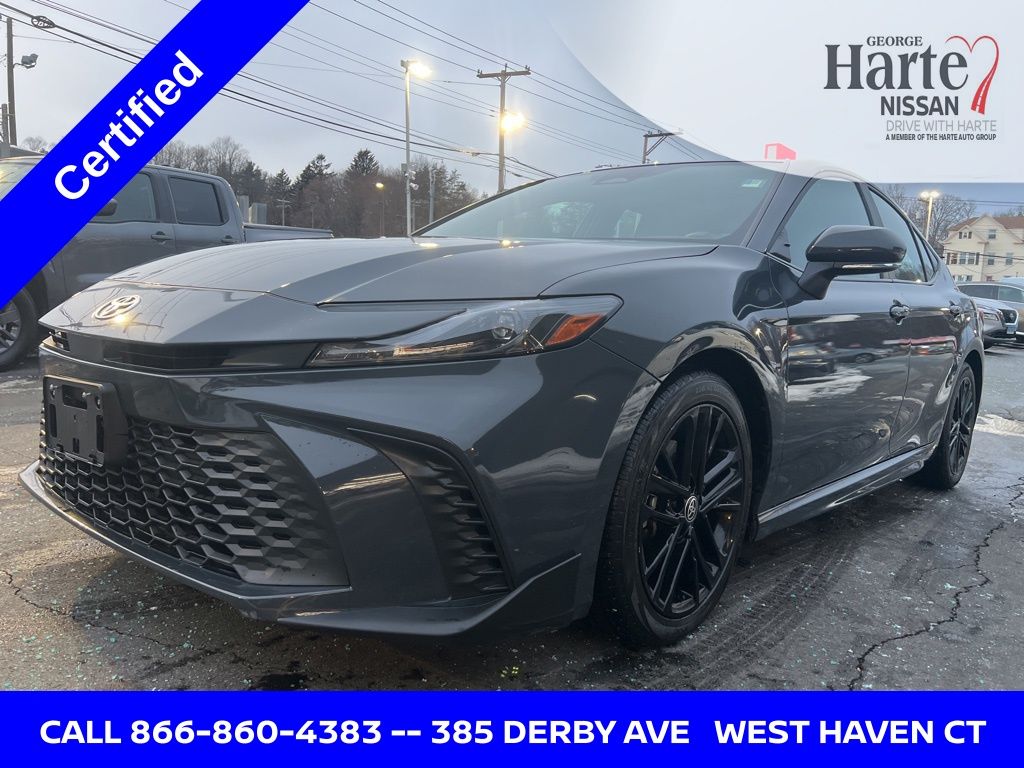 2025 Toyota Camry SE's photo