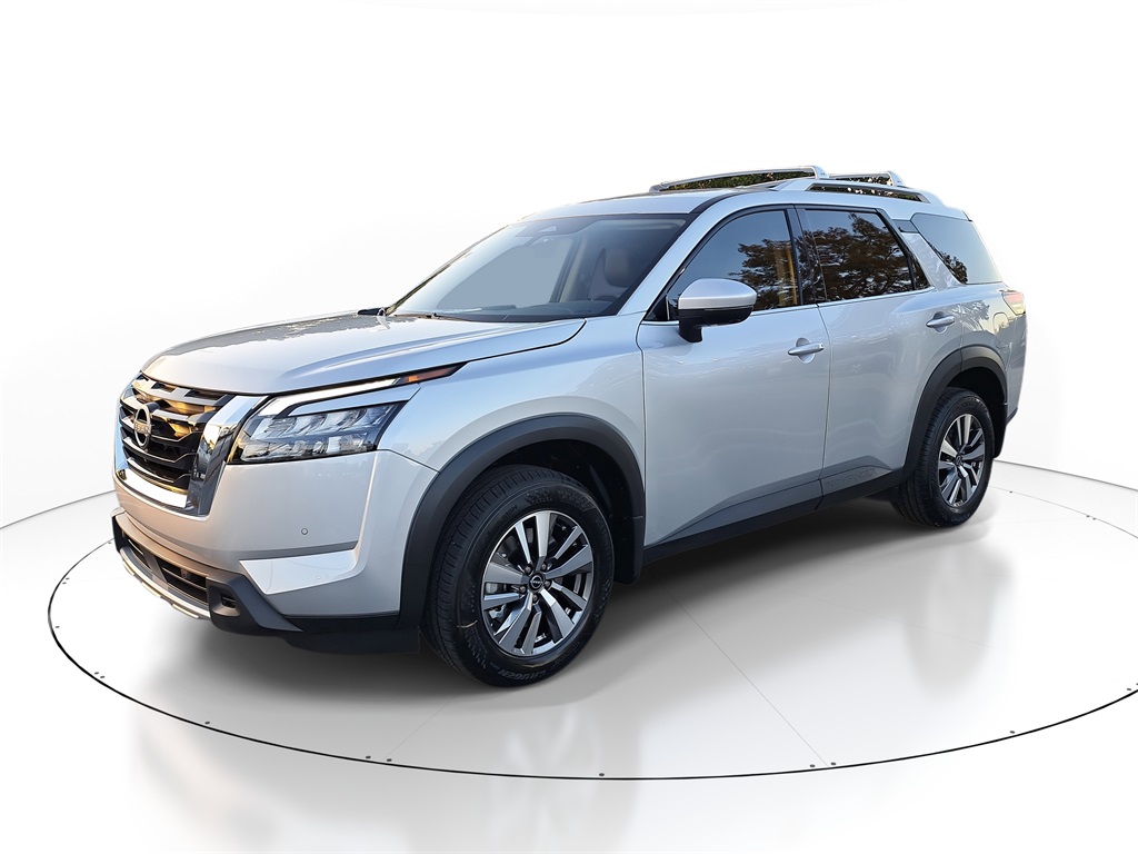 2025 Nissan Pathfinder SL photo 4