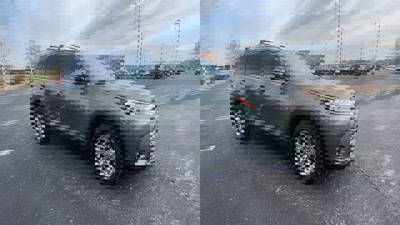 Used 2018 Toyota Highlander Limited with VIN 5TDDZRFH6JS861125 for sale in Kansas City