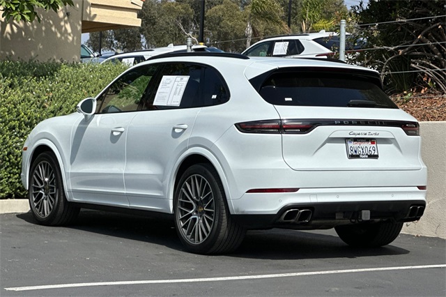 2021 Porsche Cayenne Turbo photo 3