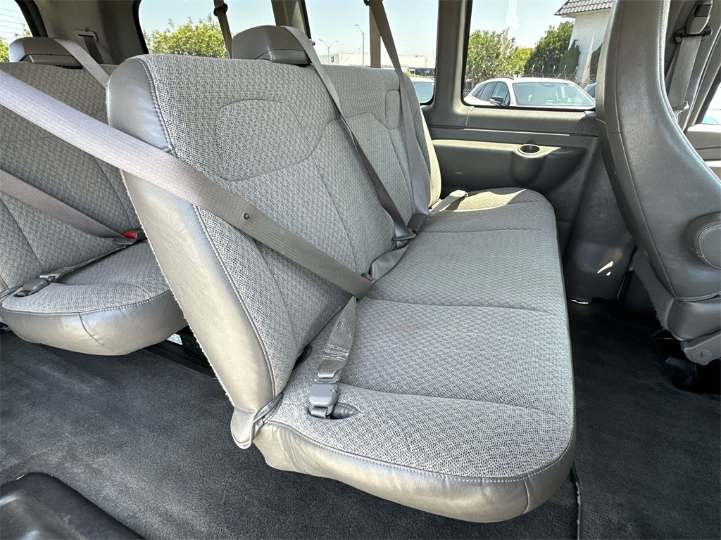 2014 Chevrolet Express 3500 LT photo 31
