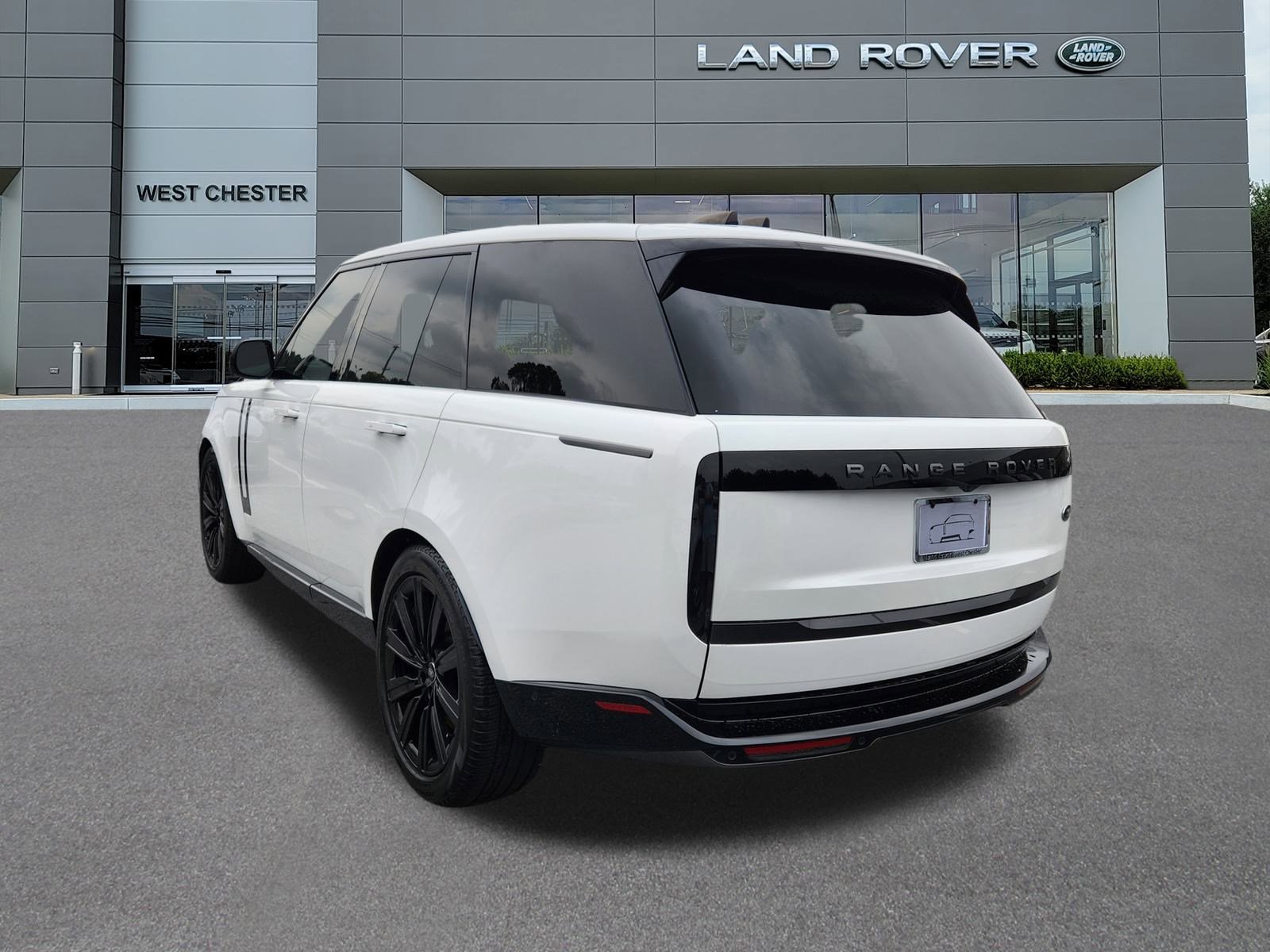 2023 Land Rover Range Rover SE photo 3