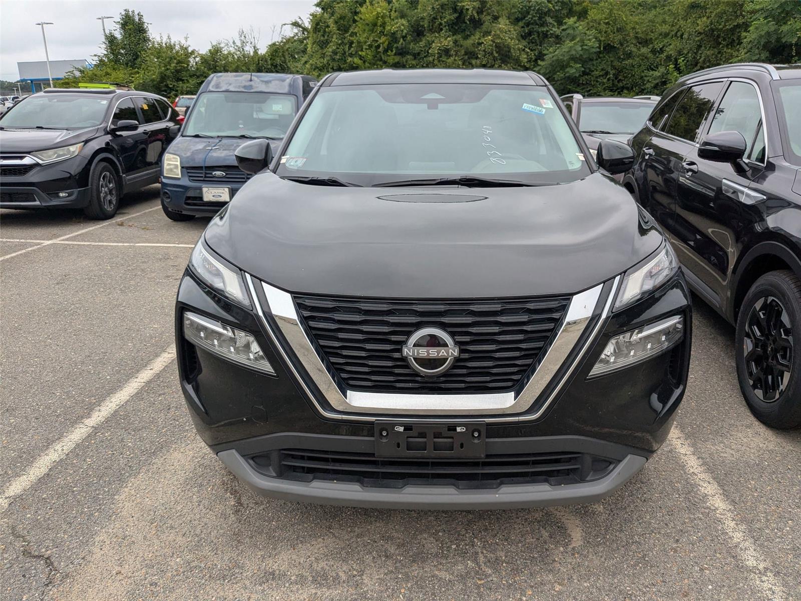 2023 Nissan Rogue SV photo 2