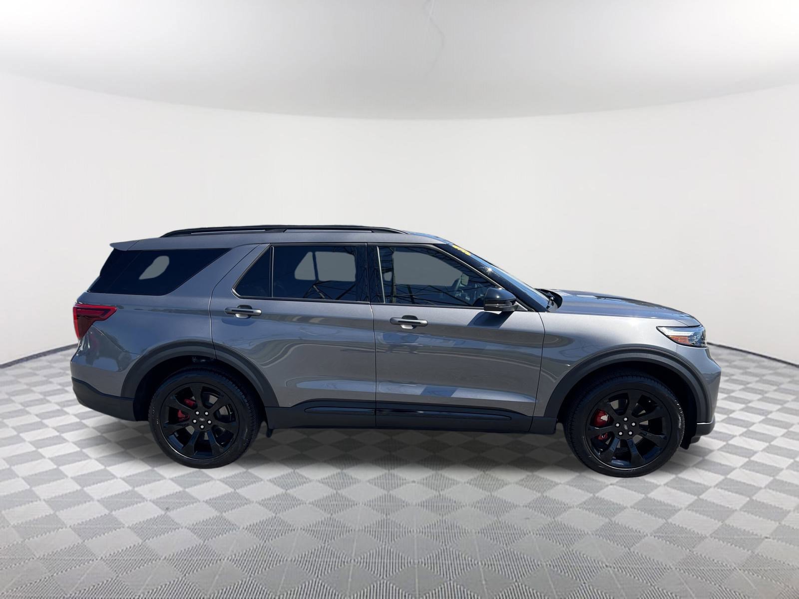 2023 Ford Explorer ST photo 3