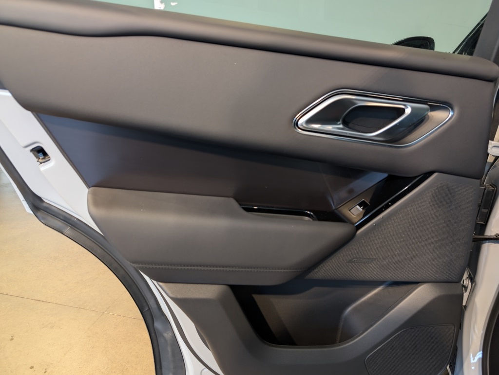 2026 Land Rover Range Rover Velar SE photo 17