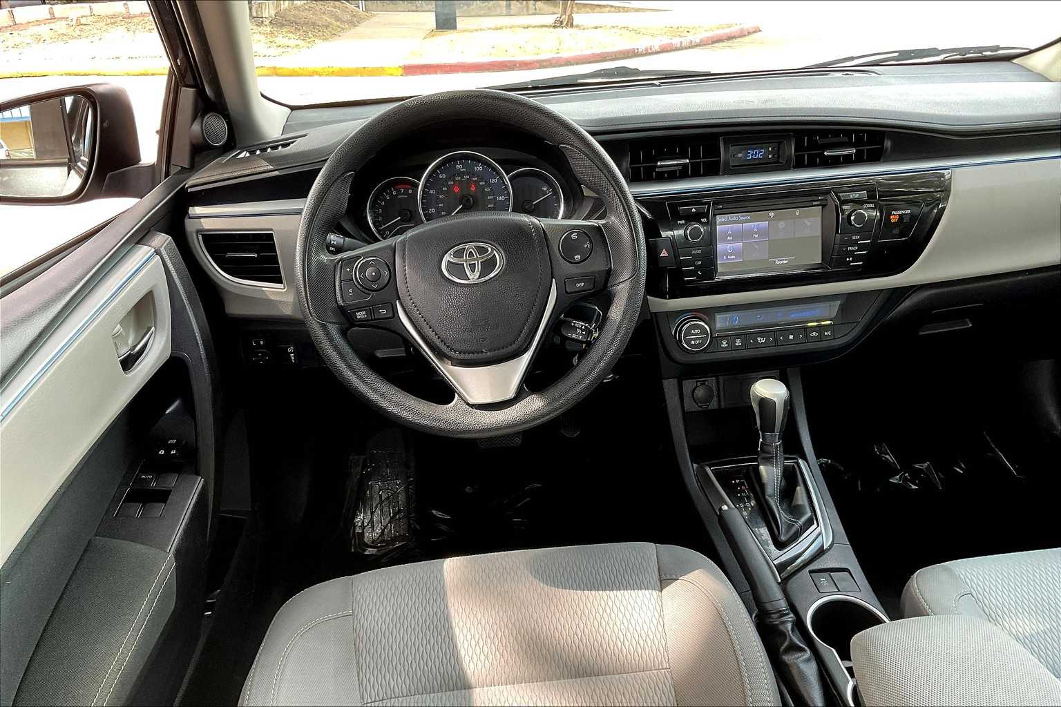 2016 Toyota Corolla LE photo 4