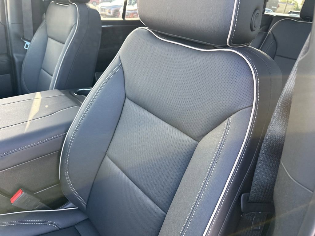2025 Chevrolet Tahoe Premier photo 2