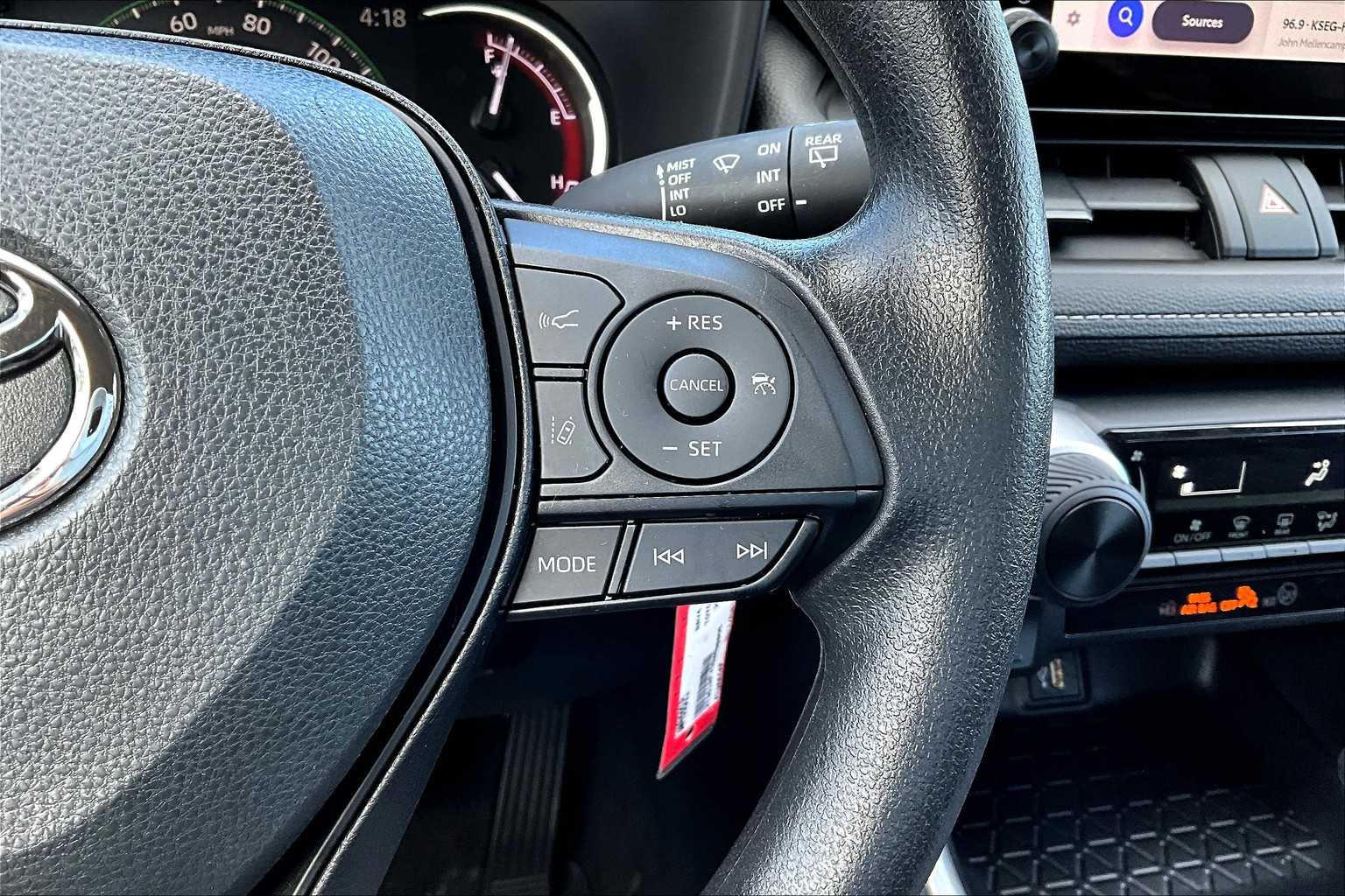 2025 Toyota RAV4 LE photo 22