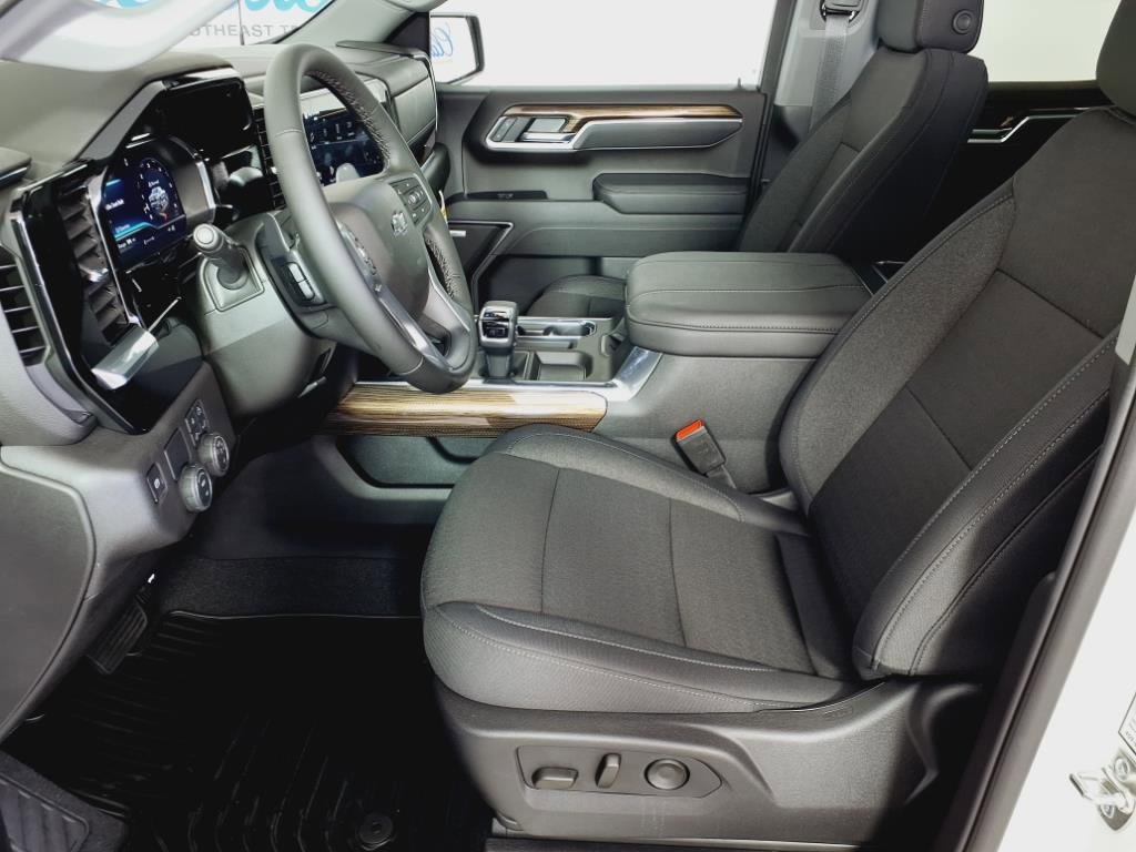 2025 Chevrolet Silverado 1500 RST photo 14