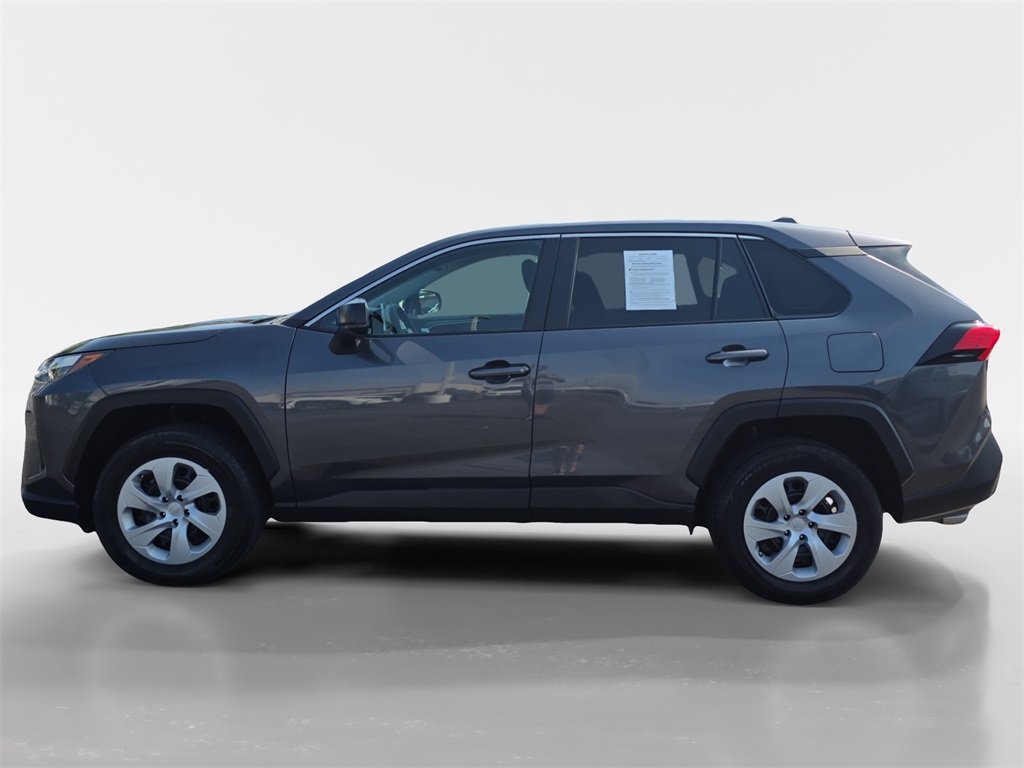 2024 Toyota RAV4 LE photo 4