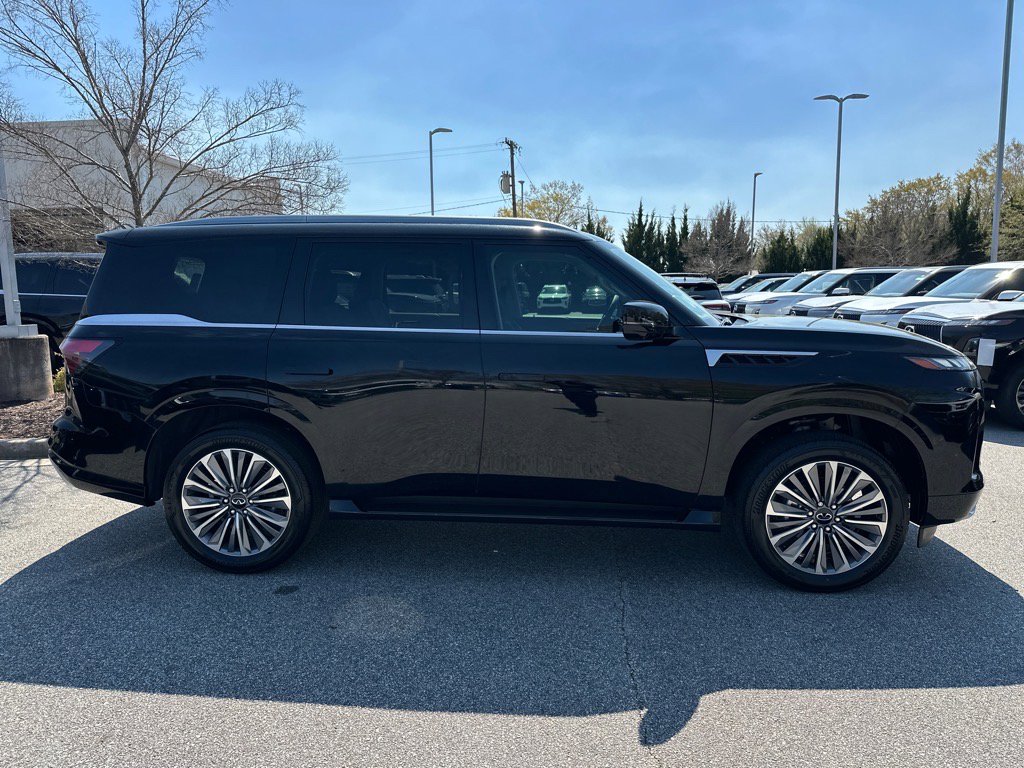 2025 Infiniti QX80 Luxe photo 2