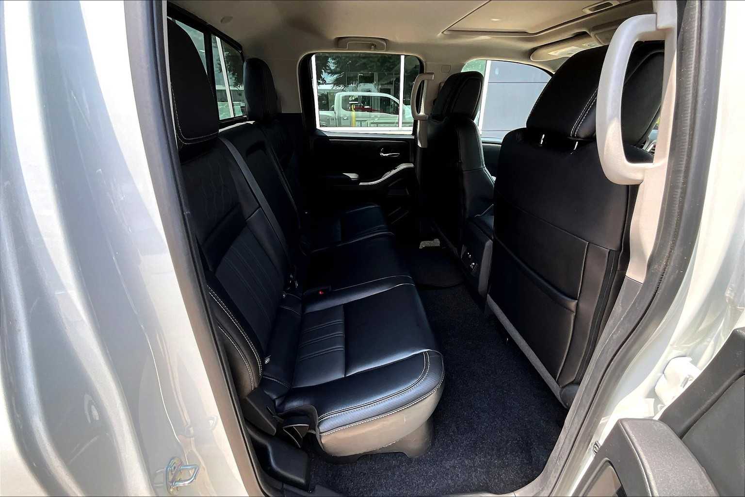 2024 Nissan Frontier SL photo 19