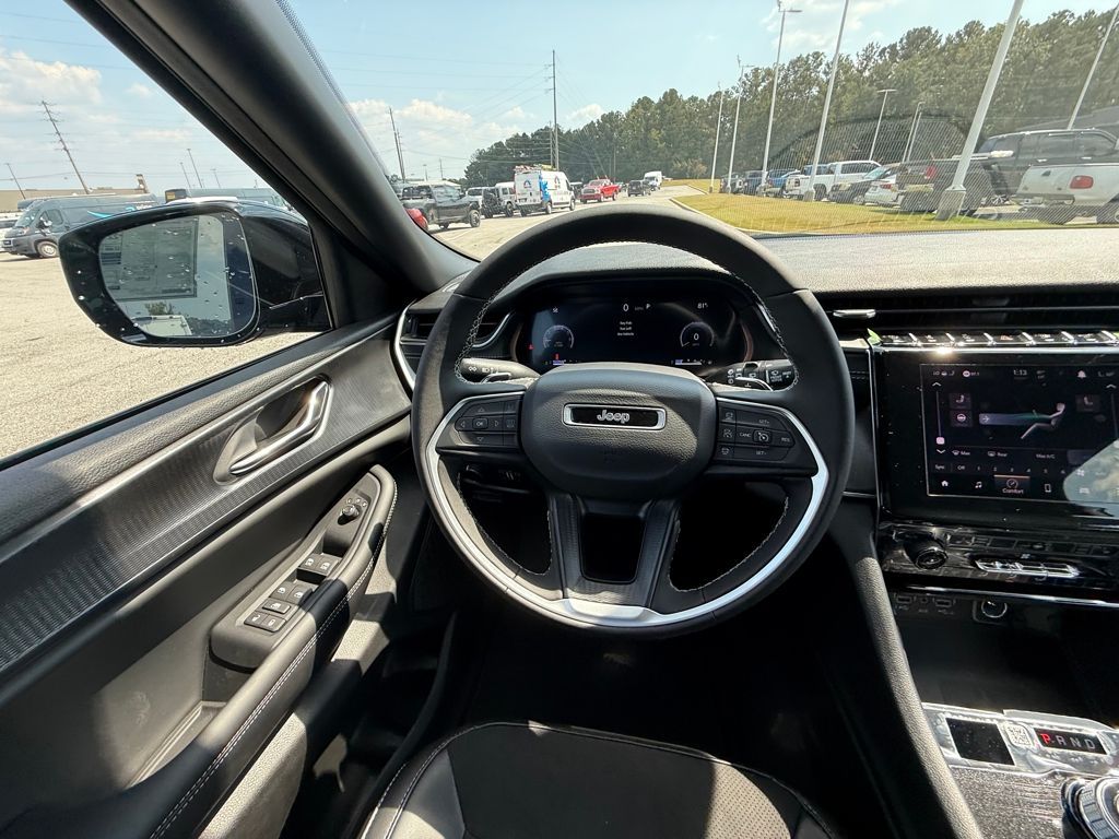 2025 Jeep Grand Cherokee Altitude photo 13