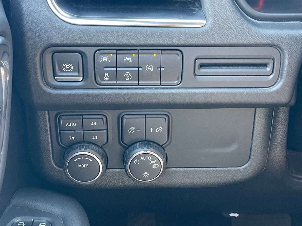 2023 Chevrolet Suburban Premier photo 18