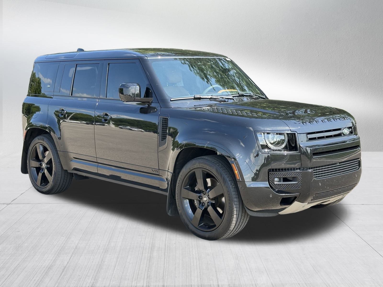 2024 Land Rover Defender V8 photo 3
