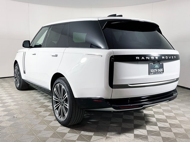 2025 Land Rover Range Rover SE photo 3