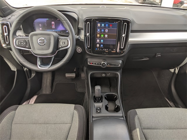 2024 Volvo XC40 Core photo 9