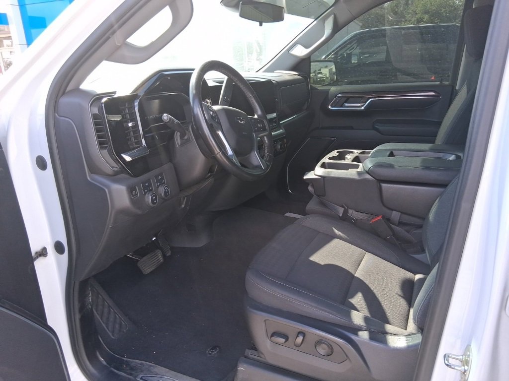 2022 Chevrolet Silverado RST photo 8