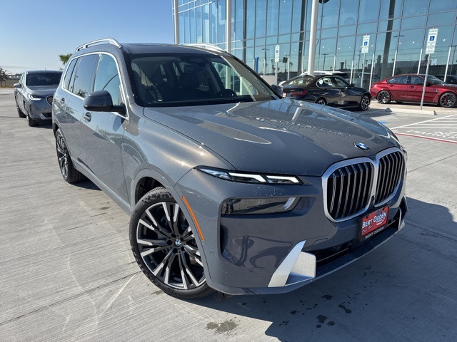2026 BMW X7 40i's photo