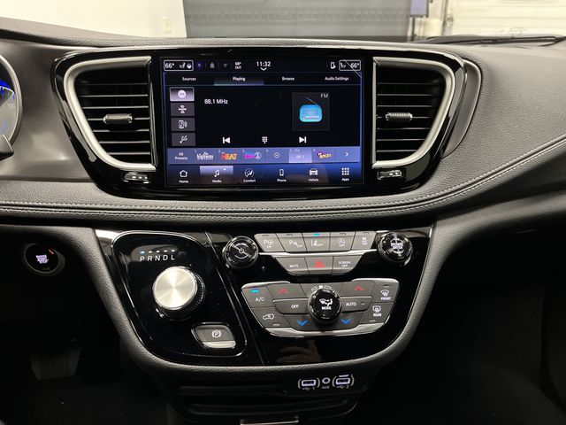 2025 Chrysler Pacifica photo 8