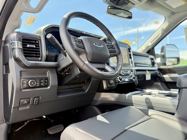 2025 Ford F-350 Lariat photo 14