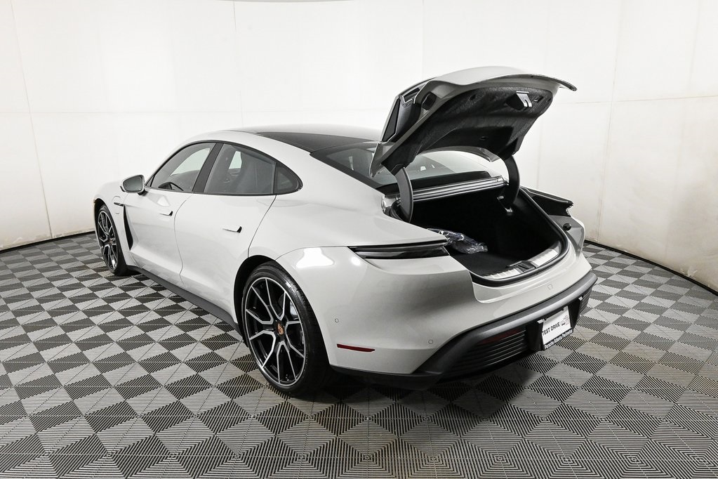 2026 Porsche Taycan 4 photo 32