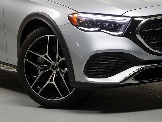2025 Mercedes Benz E 450 4MATIC photo 3