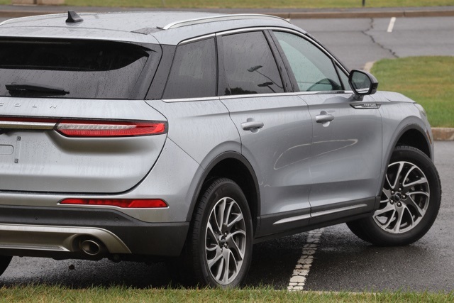 2022 Lincoln Corsair Standard photo 4