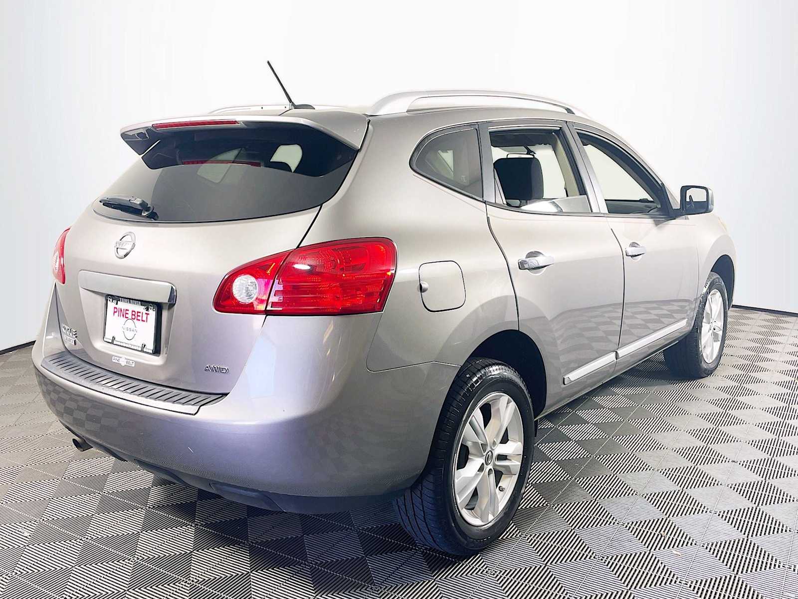 2015 Nissan Rogue Select S photo 4