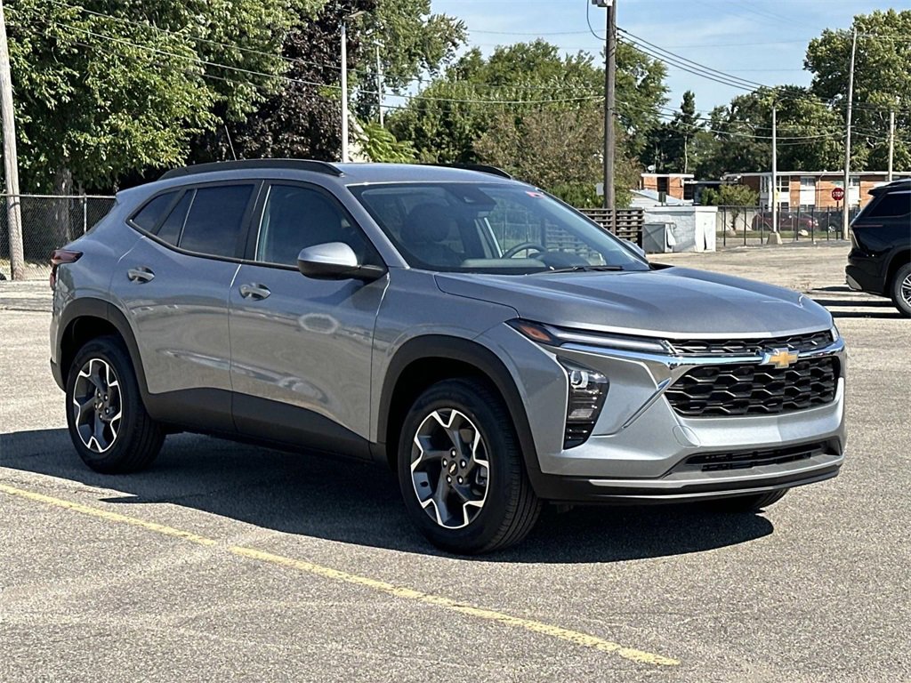 2025 Chevrolet Trax LT photo 7