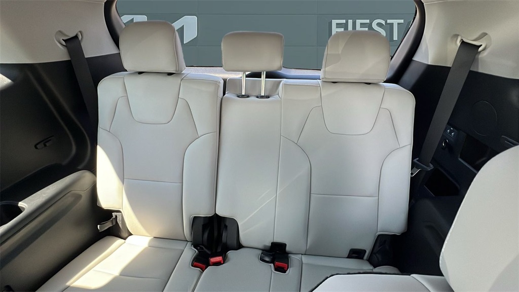 2025 Kia Telluride S photo 7