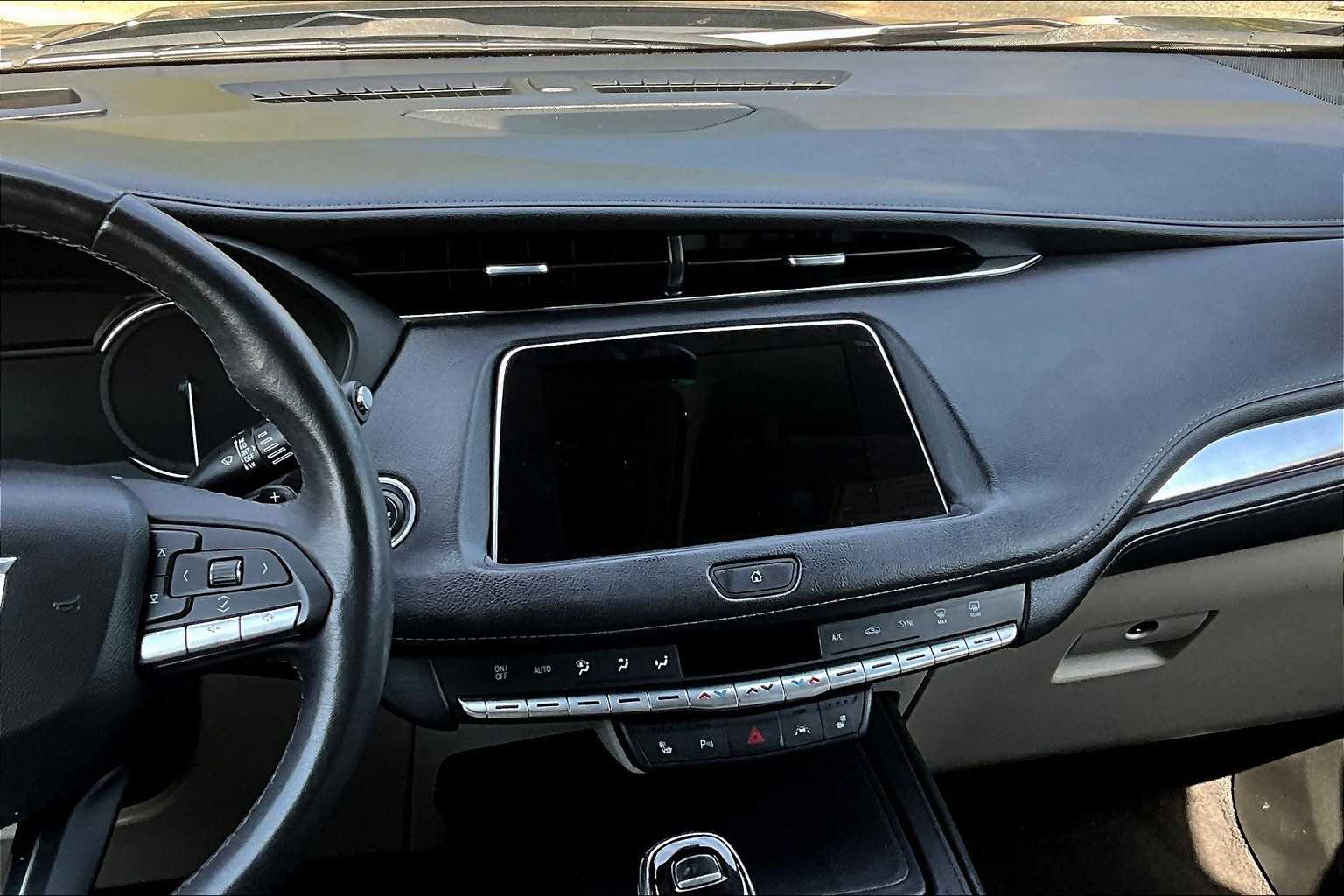 2022 Cadillac XT4 Luxury photo 3