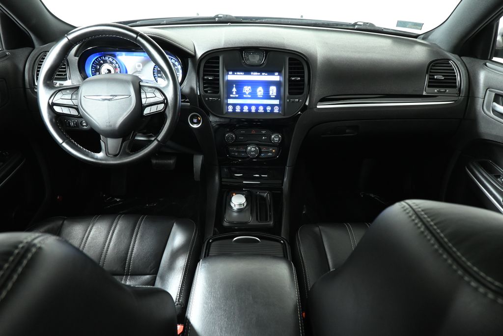 2017 Chrysler 300 S photo 4