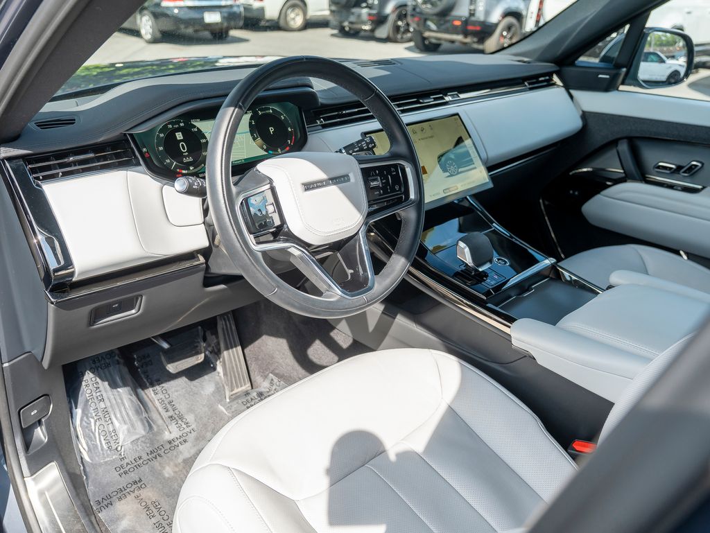 2025 Land Rover Range Rover Sport SE photo 11