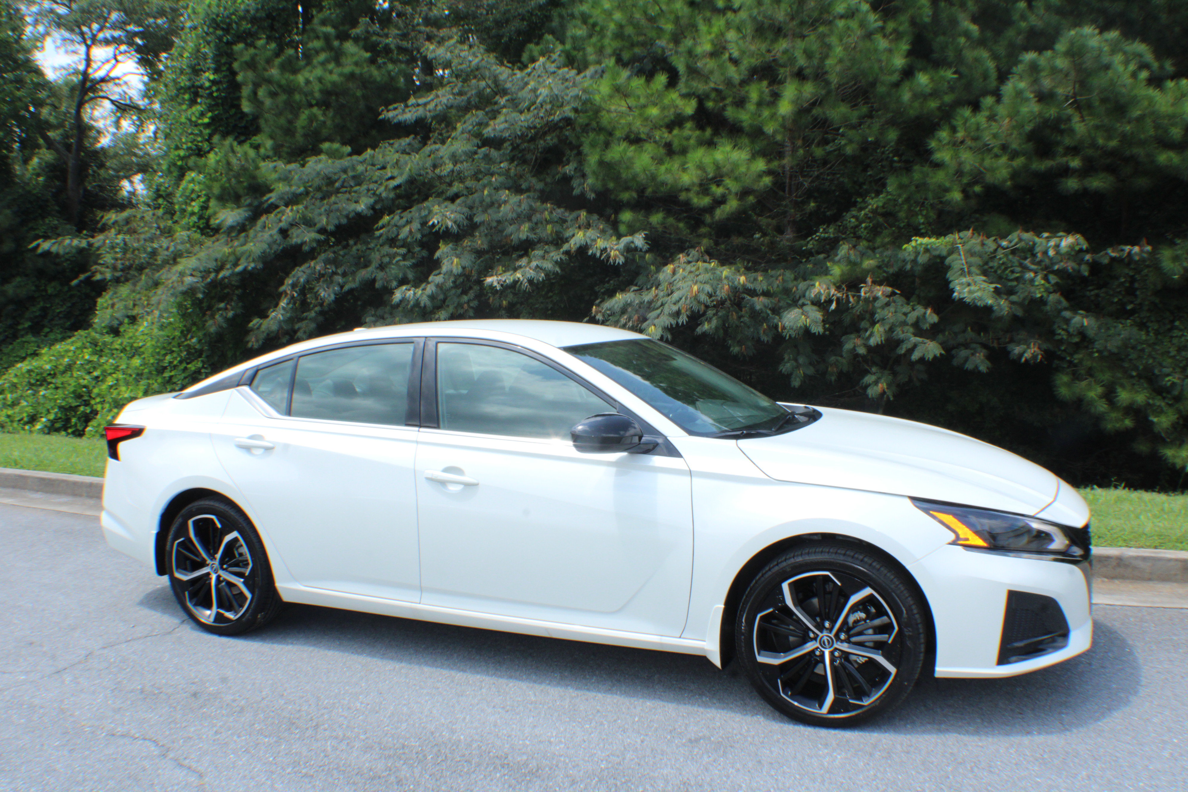 2025 Nissan Altima SR's photo