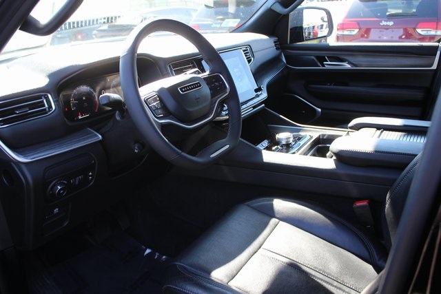 2024 Jeep Wagoneer L Series II photo 3