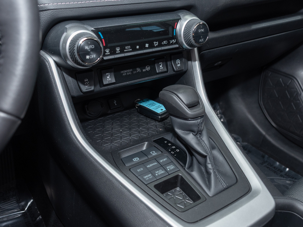 2022 Toyota RAV4 XLE photo 11